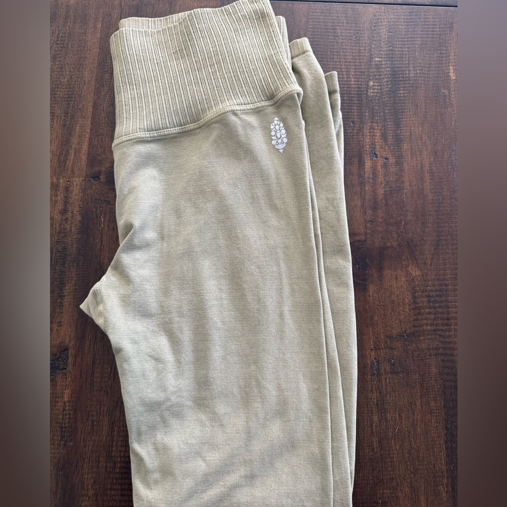 NWOT Free People Olive Greenish Taupe Good Karma leggings~Size M/L